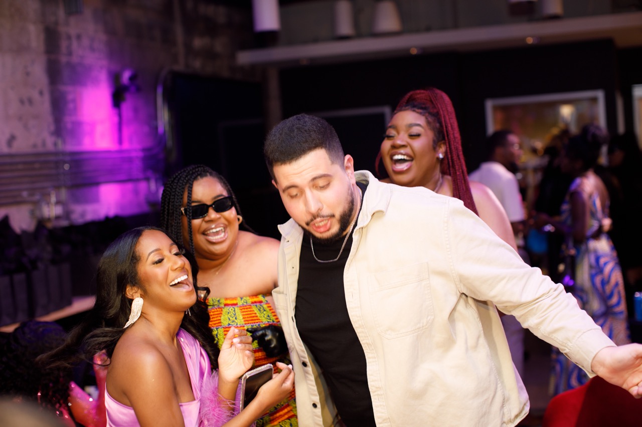 event photo laughing