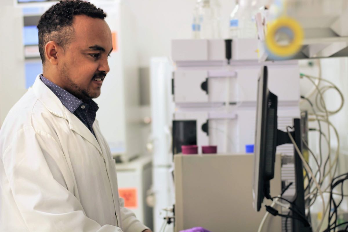 1 member of the Biofect Innovations team working in the lab