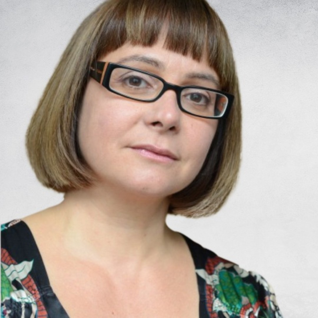 Headshot  of Lorella Di Cintio wearing glasses